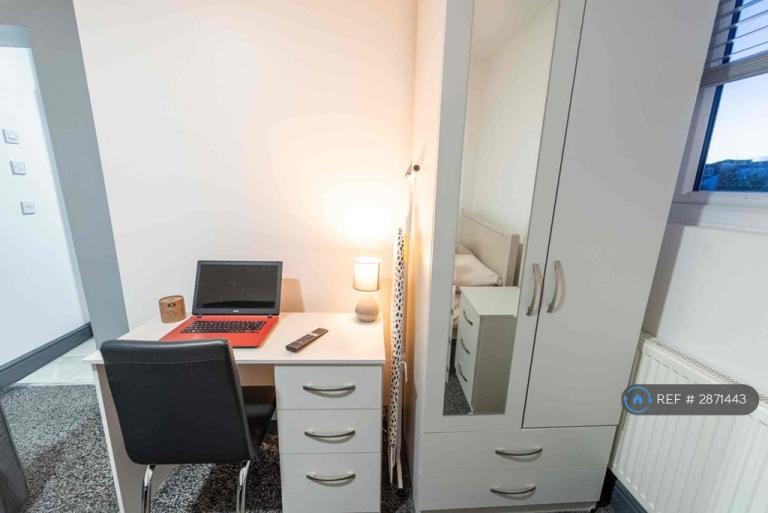 Room Bournbrook Road in Birmingham
