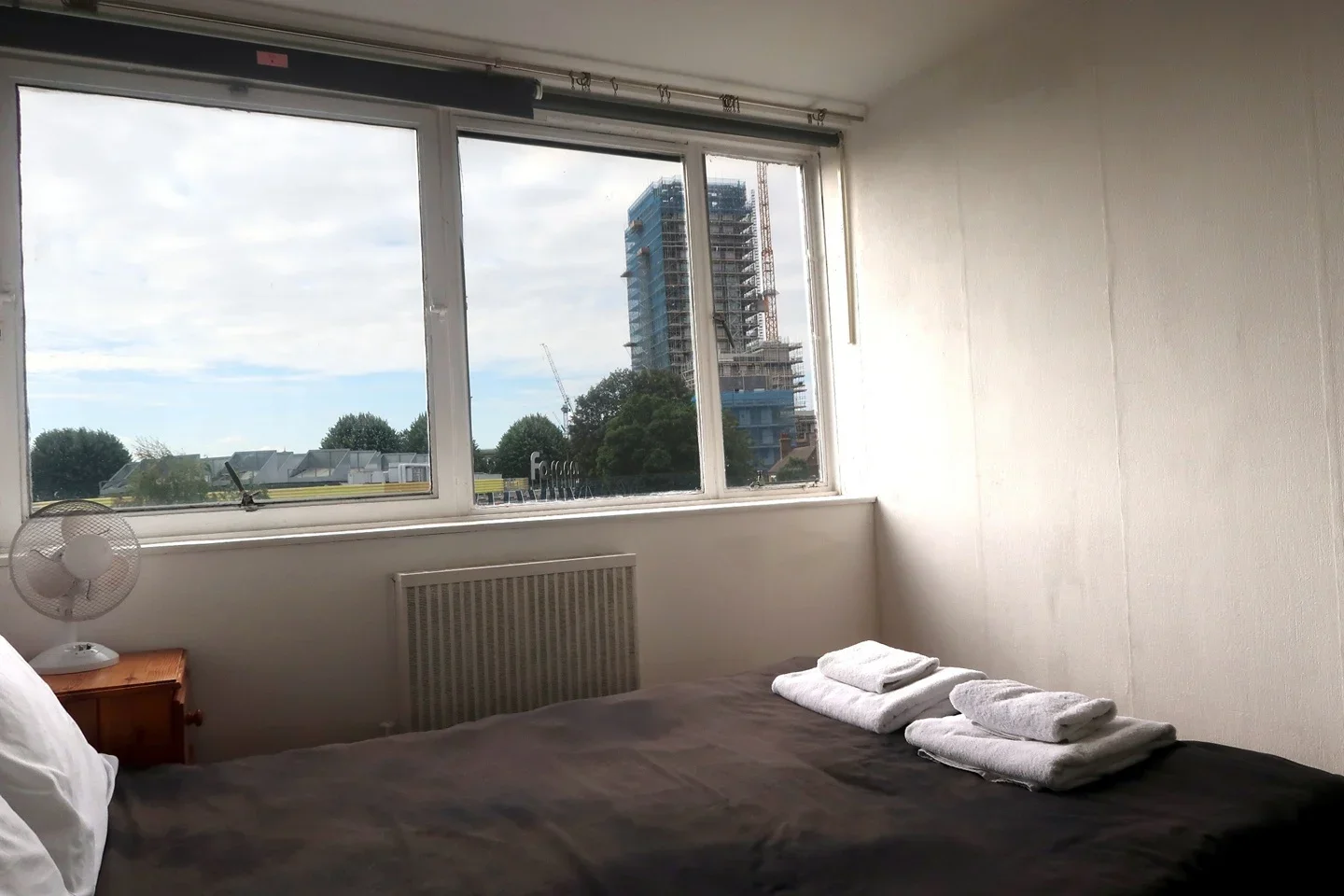 Room Roland Way in Greater London