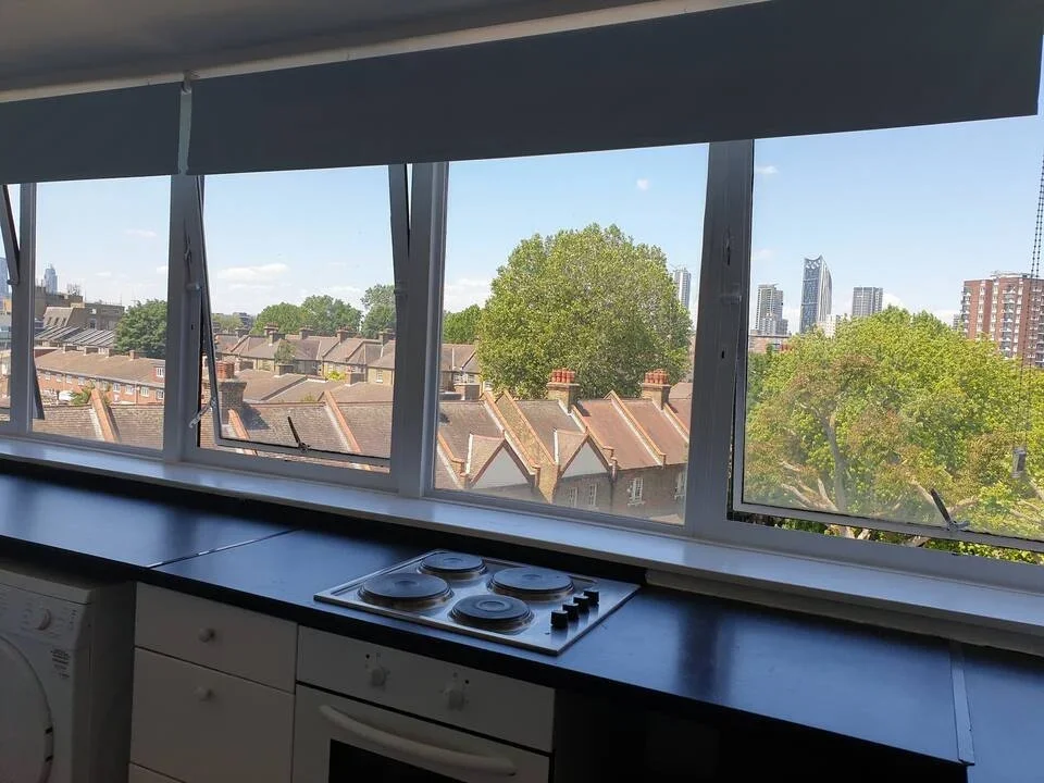 Room Roland Way in Greater London