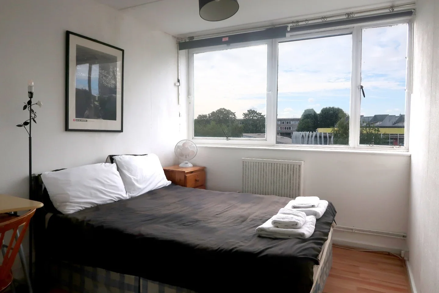 Room Roland Way in Greater London