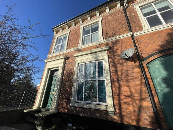 Flat Gravelly Hill North in Birmingham