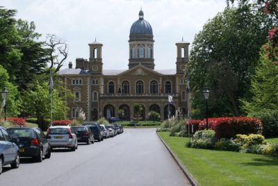 Flat Friern Barnet Road in Greater London