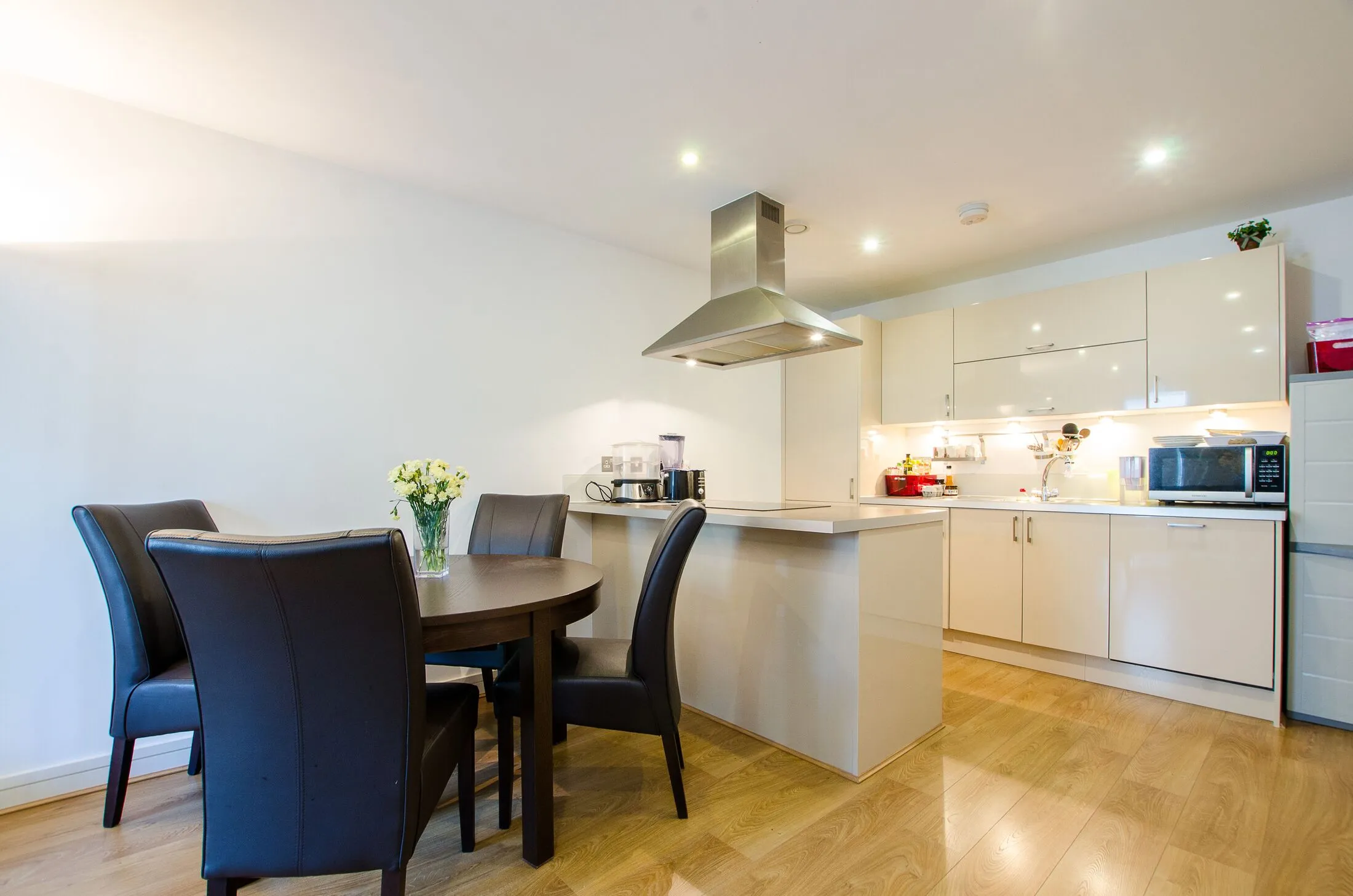 Flat Thomas Road in Greater London