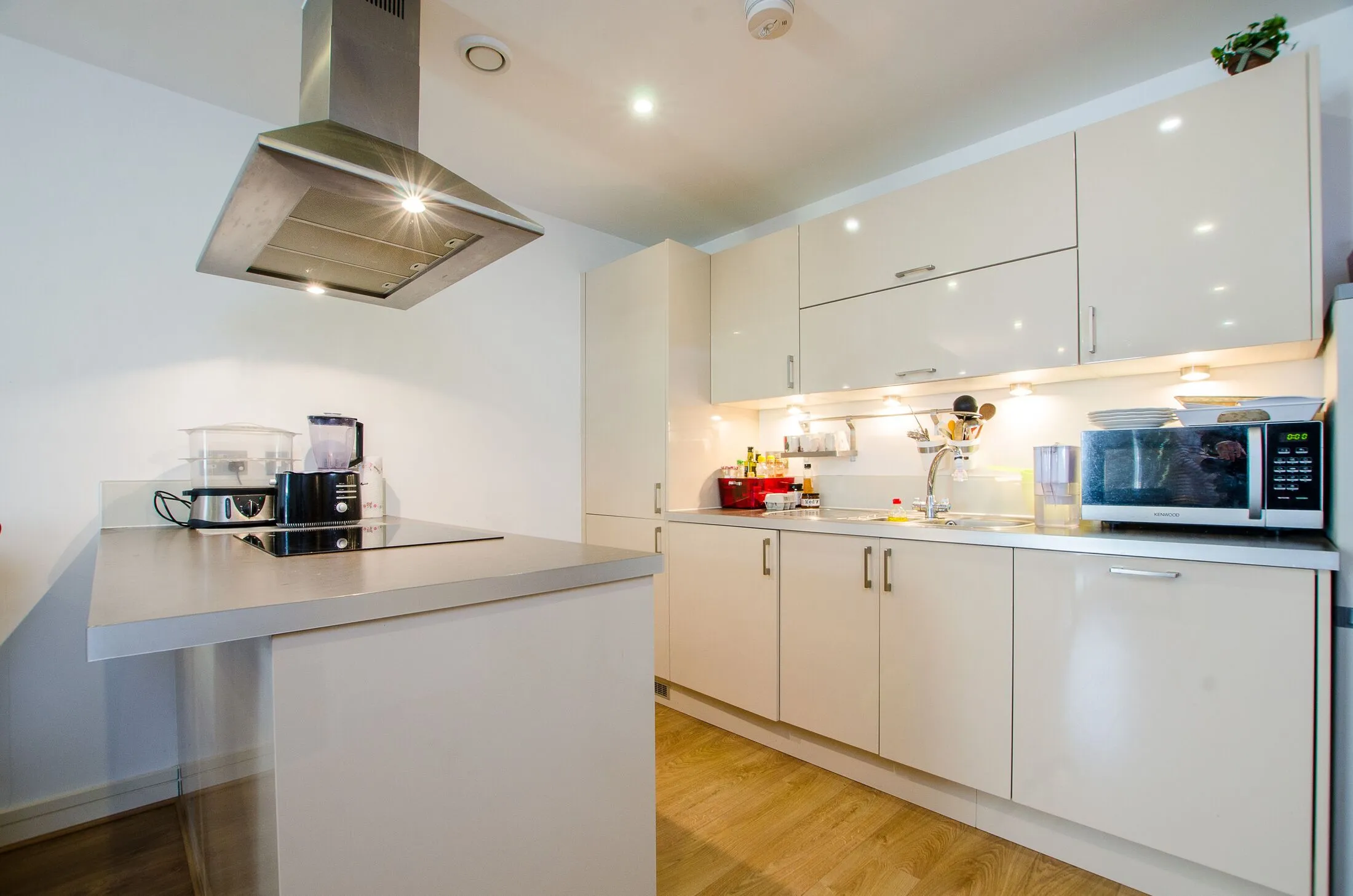 Flat Thomas Road in Greater London