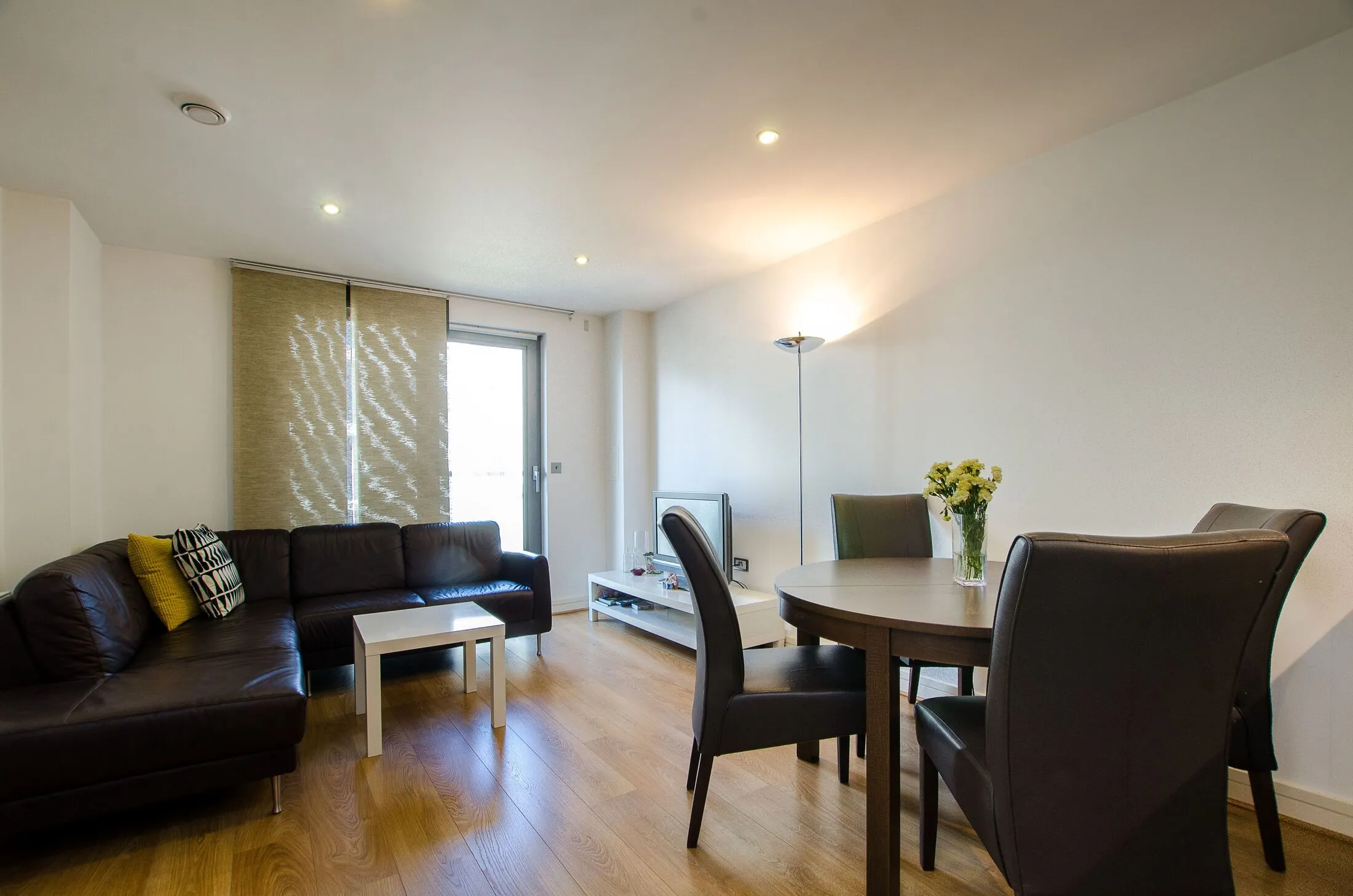 Flat Thomas Road in Greater London