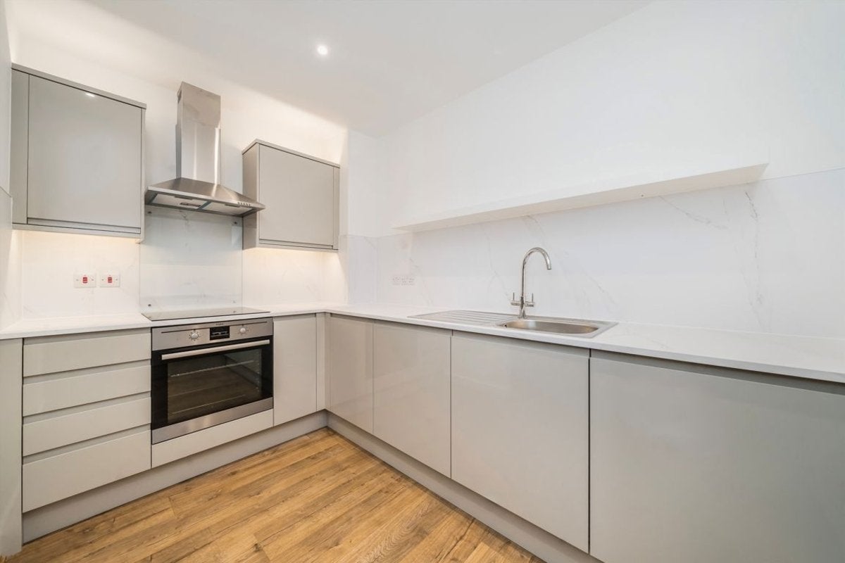 Flat Boardwalk Place in Greater London