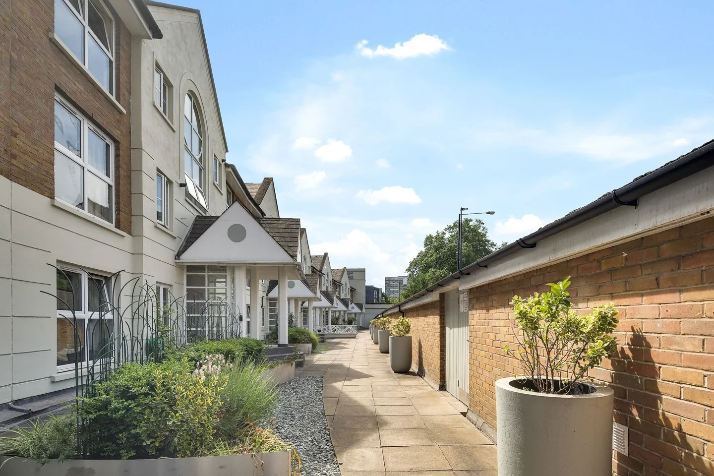 Flat Ropley Street in Greater London