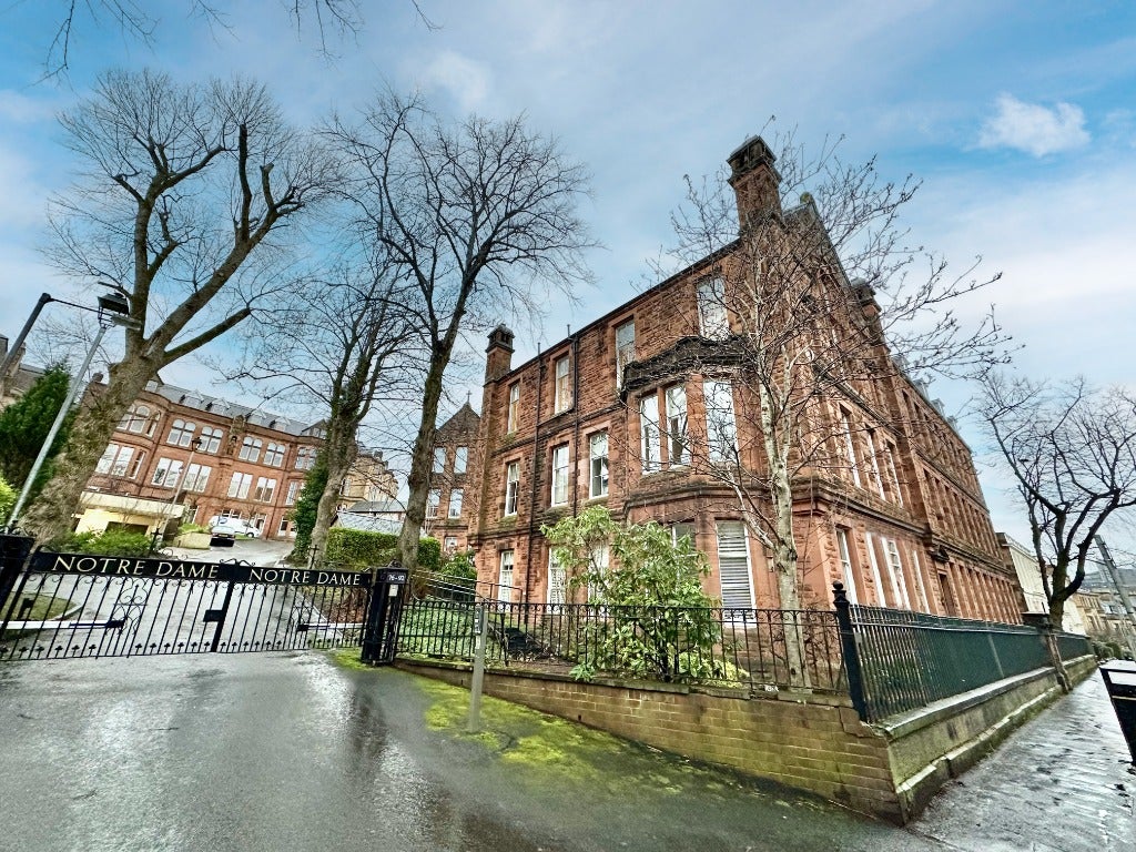 Flat Victoria Crescent Lane in Glasgow