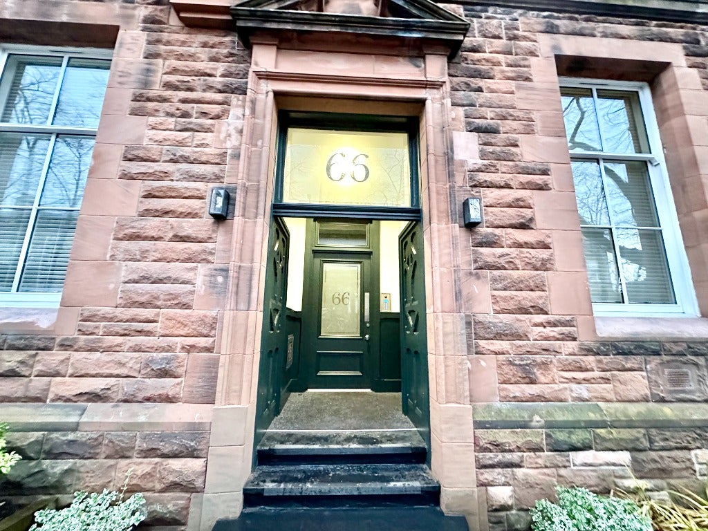 Flat Victoria Crescent Lane in Glasgow