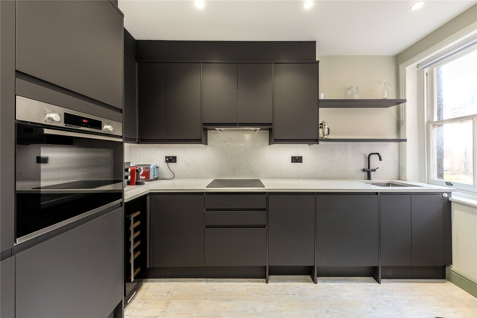 Flat Drayton Gardens in Greater London