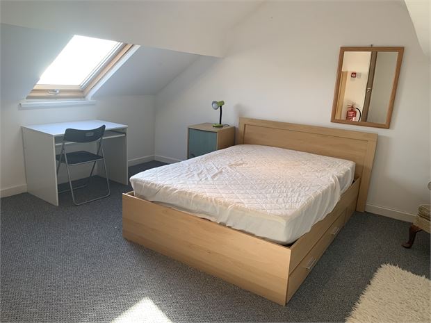 Room Cromwell Street in Swansea