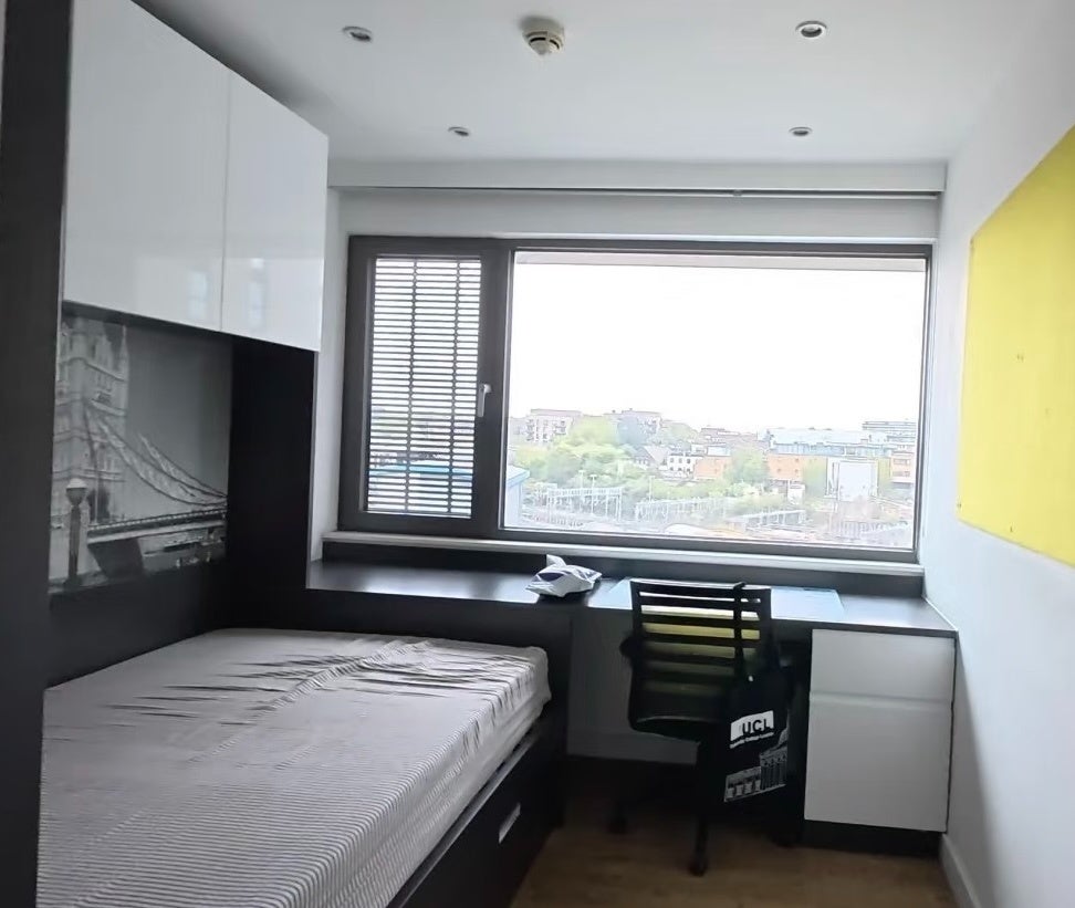 Room Canal Reach in Greater London