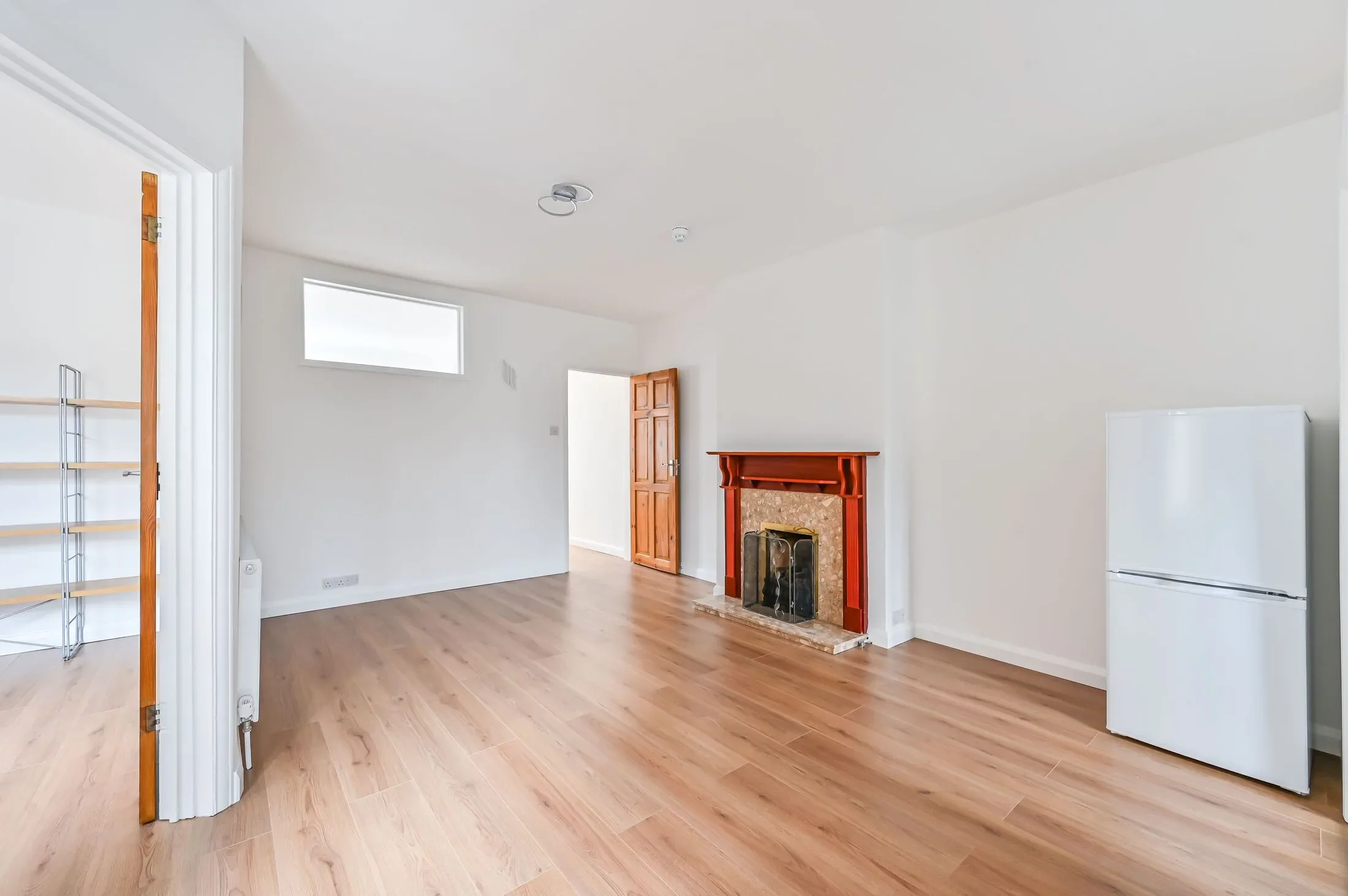 Flat Edmund Road in Greater London