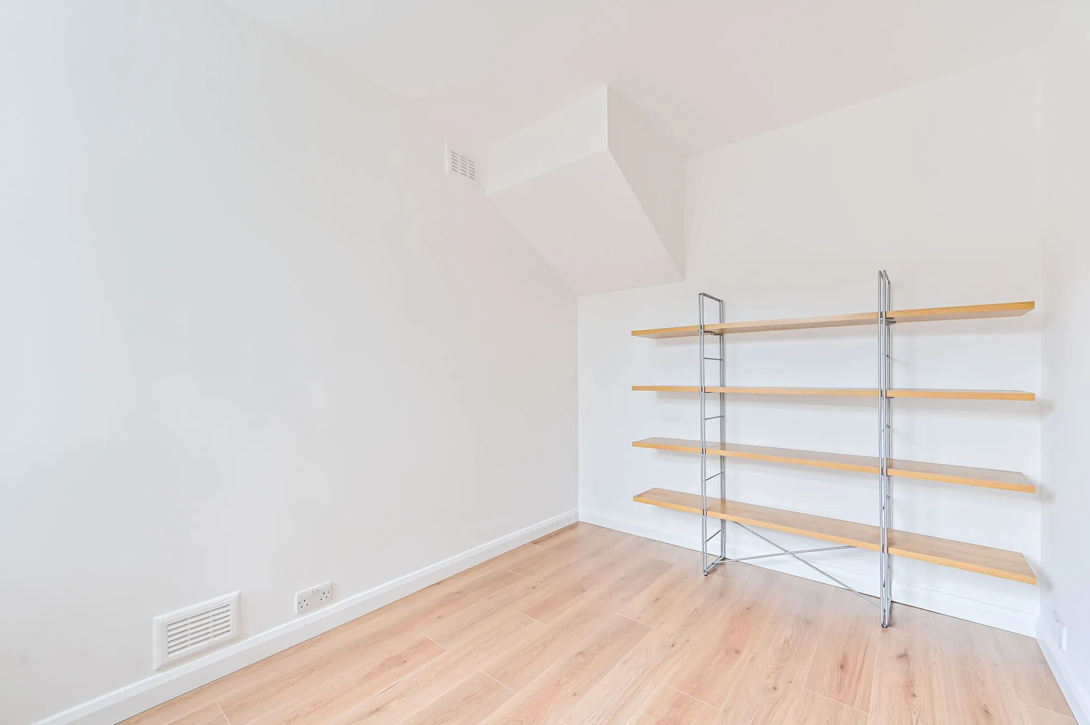 Flat Edmund Road in Greater London