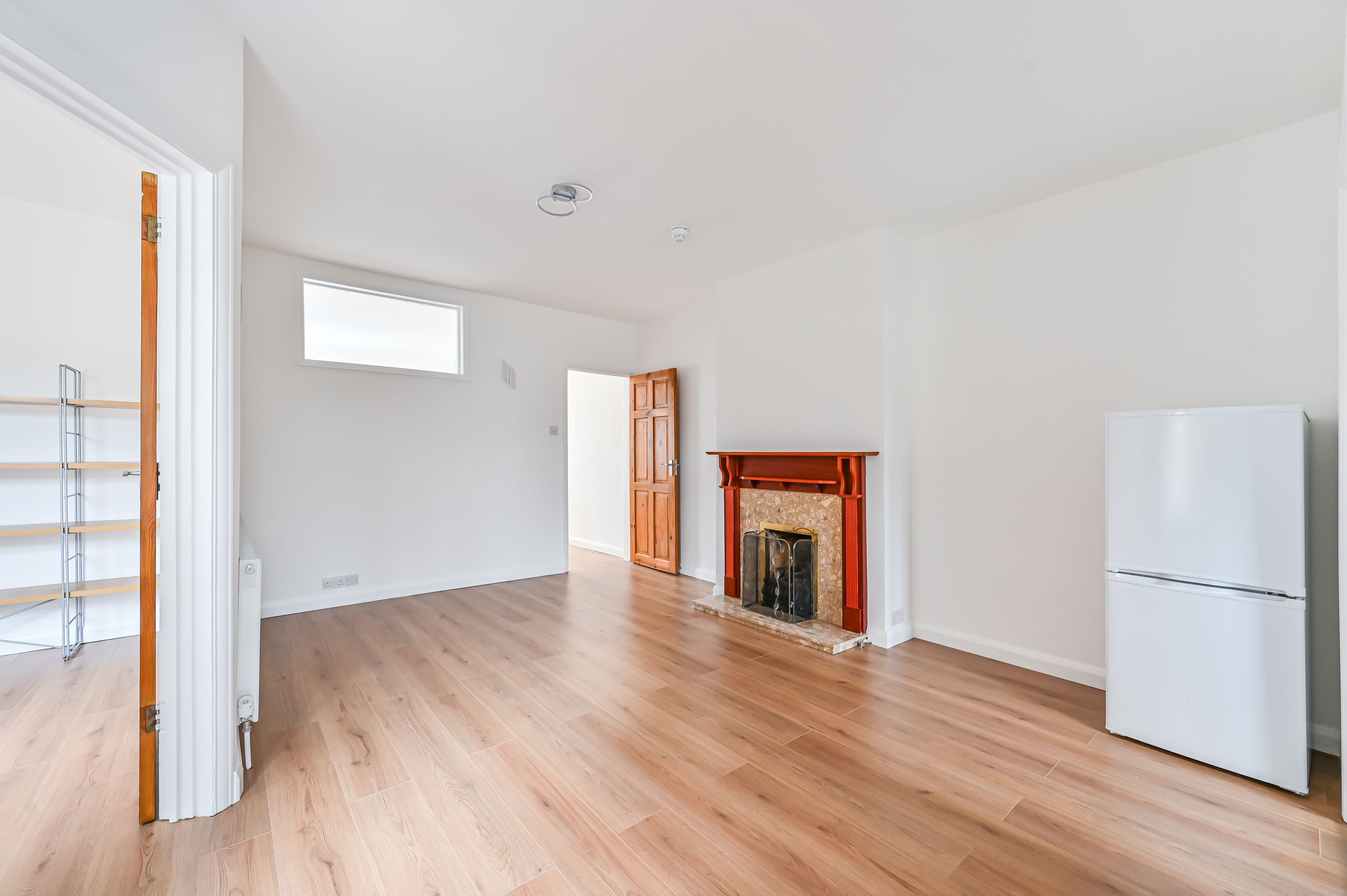 Flat Edmund Road in Greater London