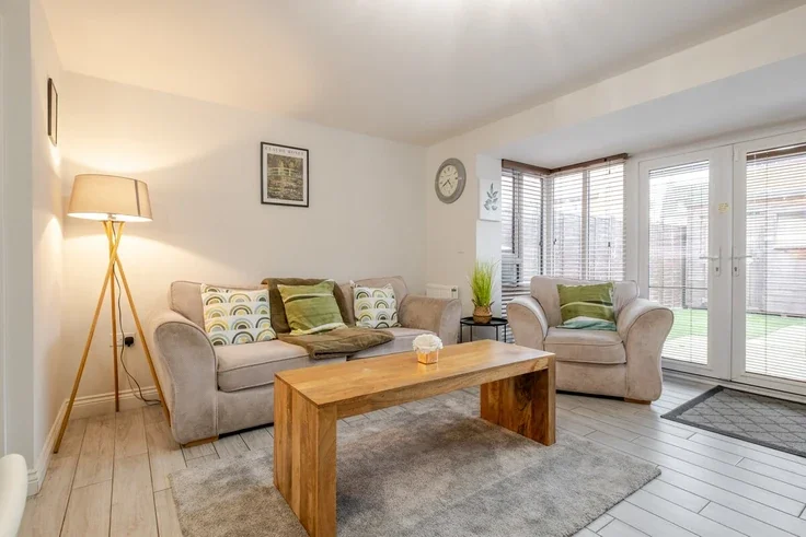 Flat Cantley Road in Great Denham