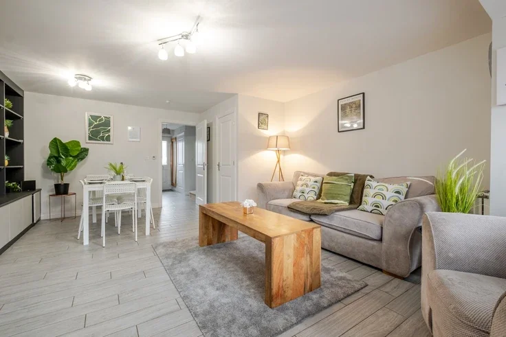 Flat Cantley Road in Great Denham