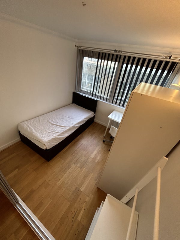 Flat Fitzroy Street in Greater London