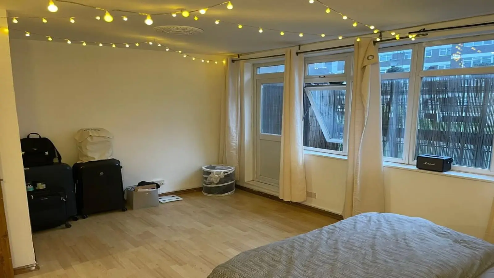 Room East Road in Greater London