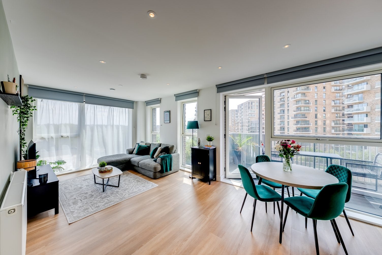 Flat Glenside Grove in Greater London