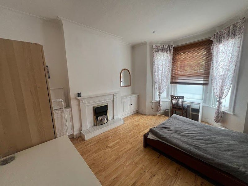 Room Bulwer Street in Greater London