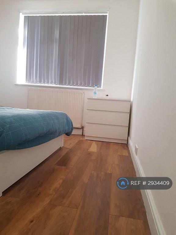 Room Worton Road in Greater London