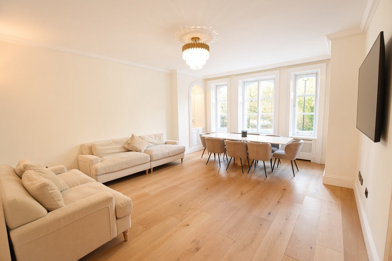 Flat Kensington Gore in City of Westminster