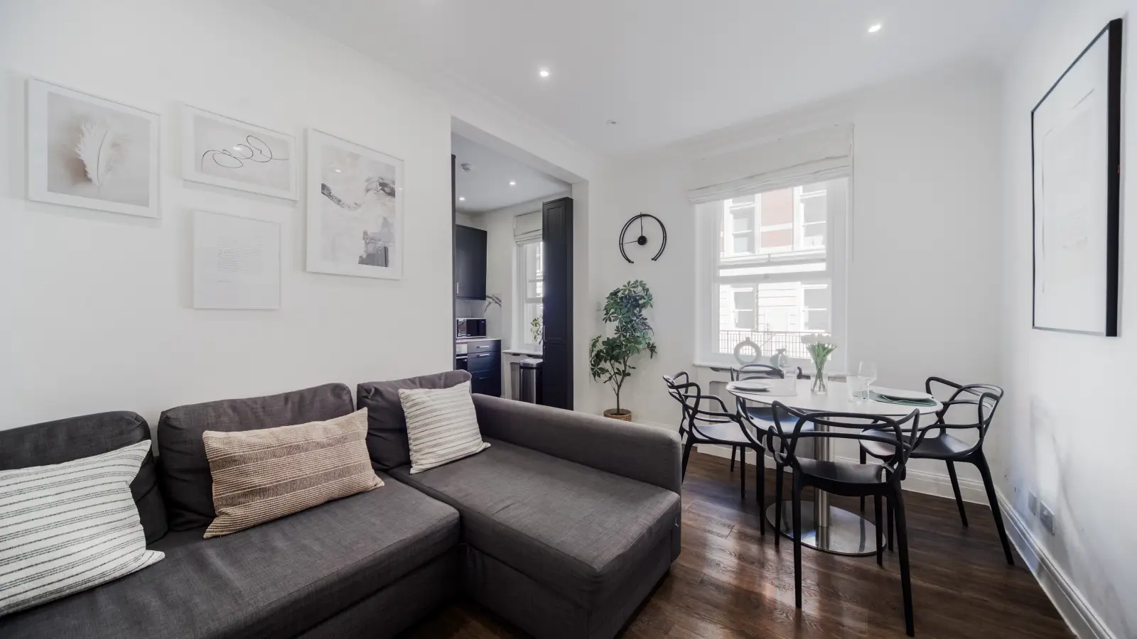 Flat Mortimer Street in City of Westminster