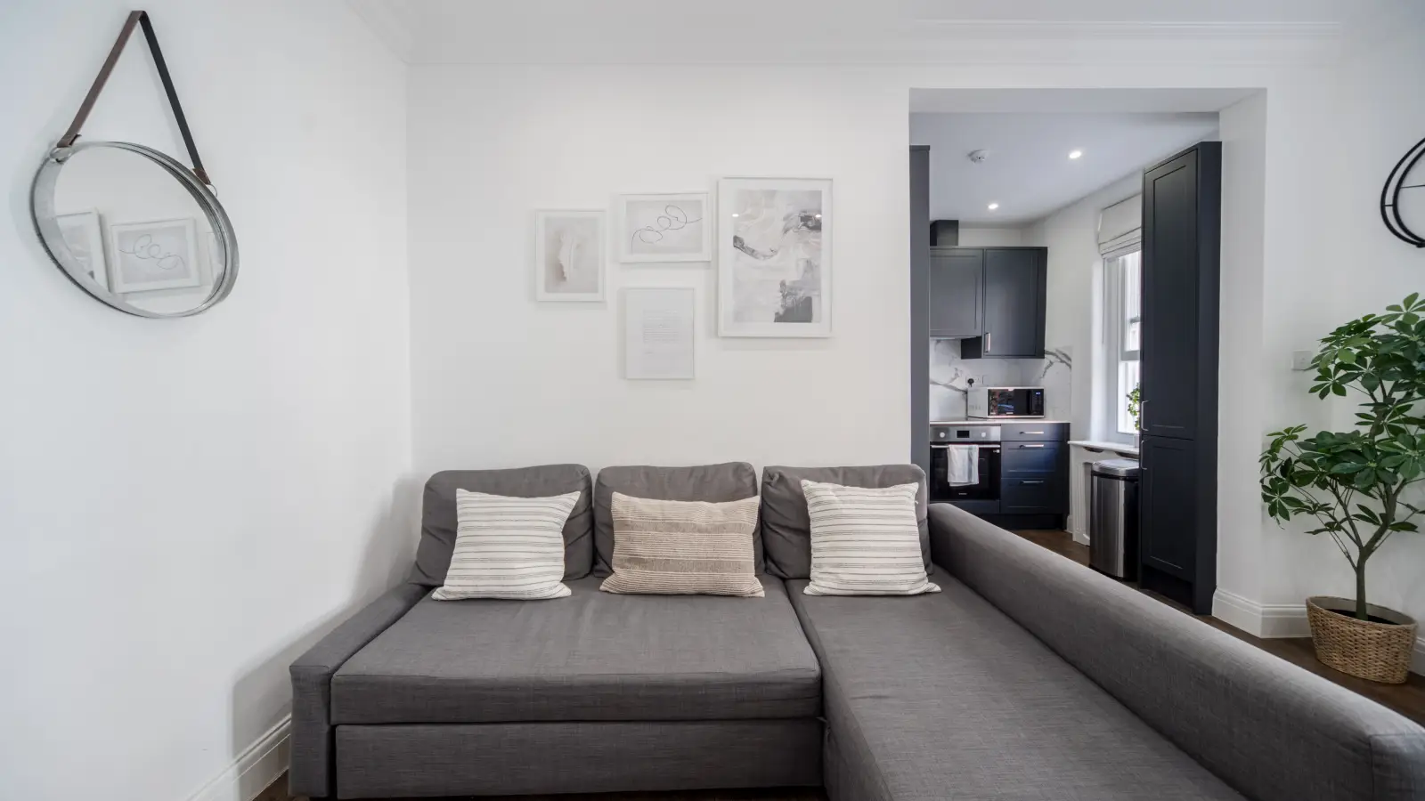 Flat Mortimer Street in City of Westminster