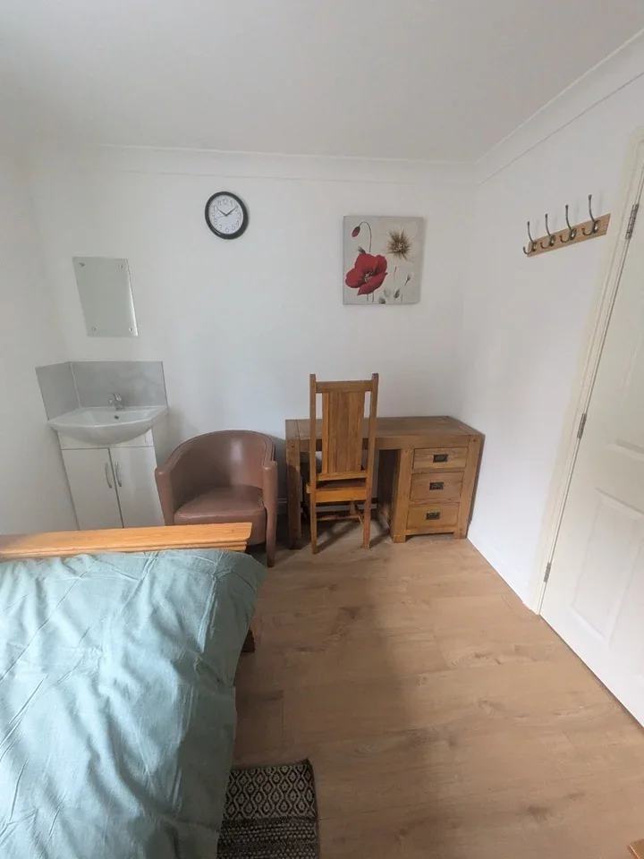 Room Buckswood Drive in Crawley