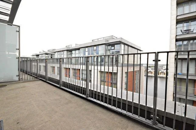 Flat Western Gateway in Greater London