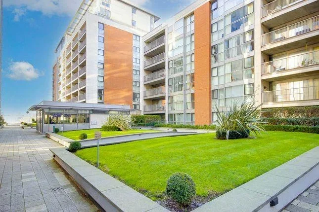 Flat Western Gateway in Greater London
