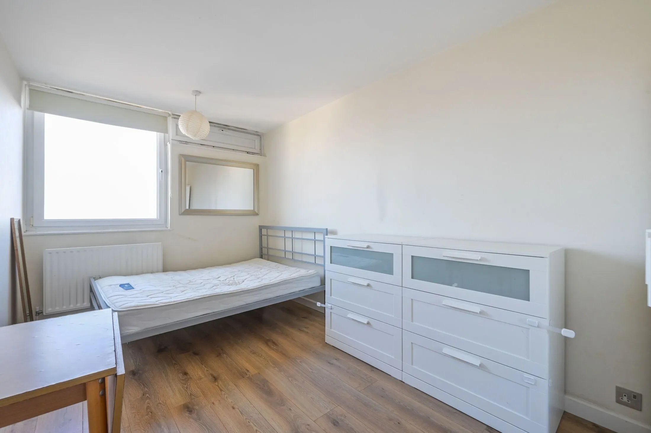 Flat Dell Close in London
