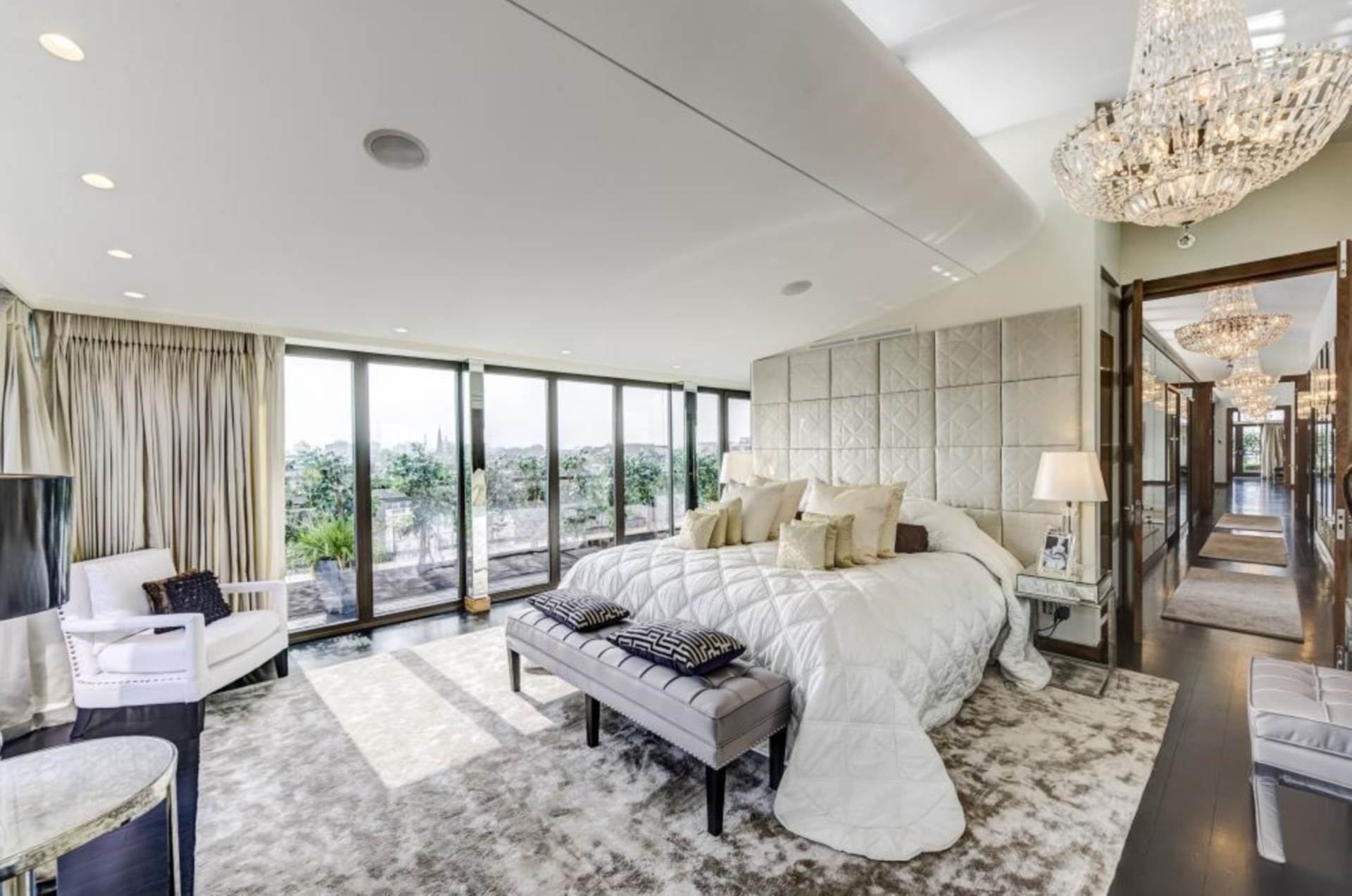 Flat Gloucester Road in Greater London
