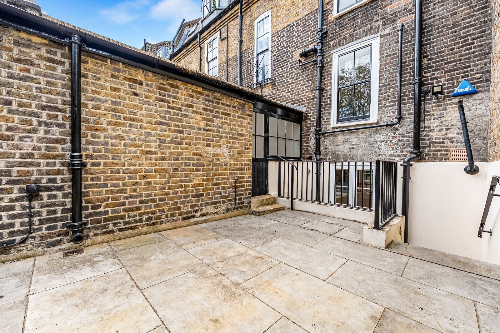 House Kennington Road in Greater London