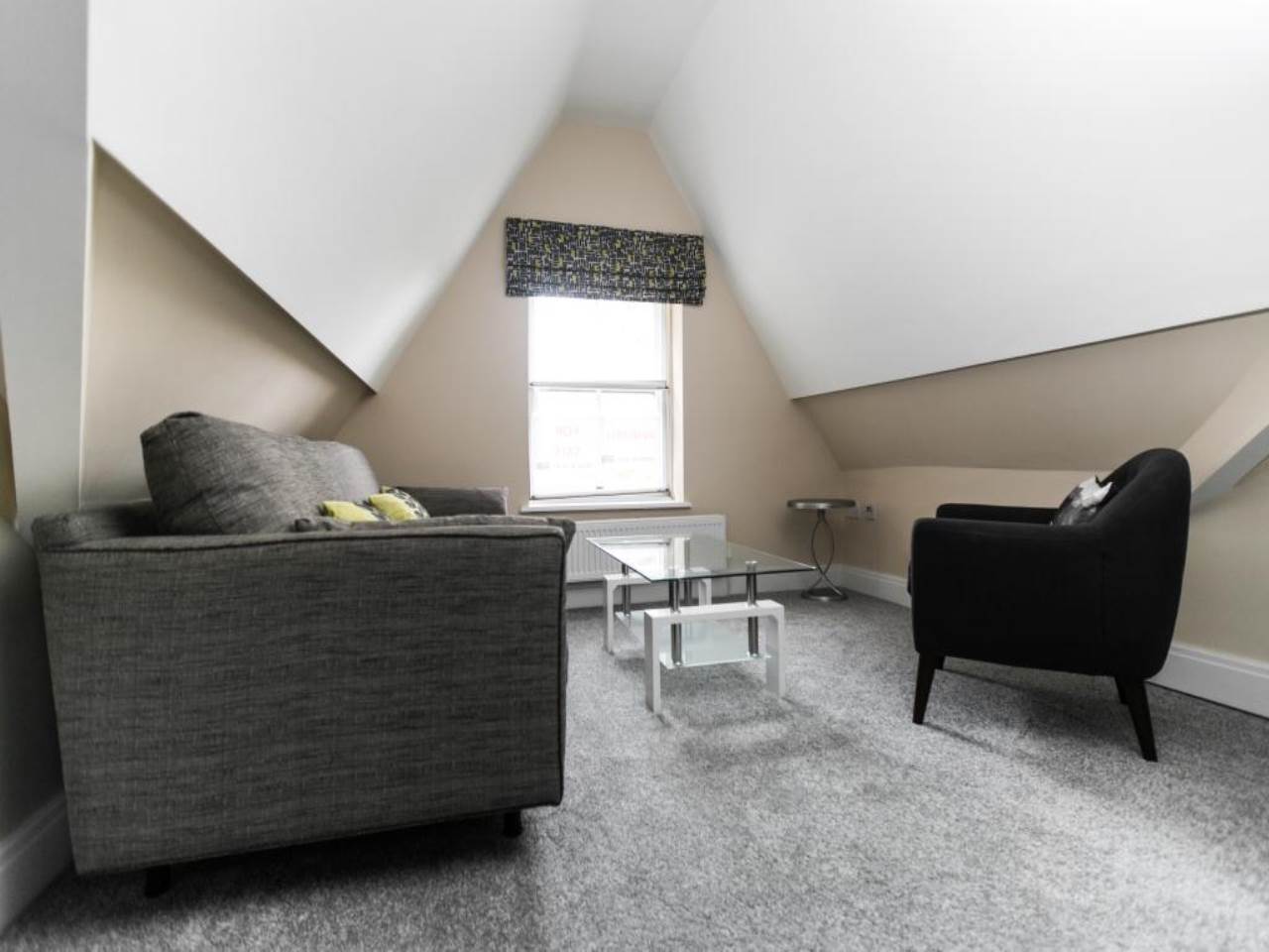 Flat Ninian Road in Cardiff