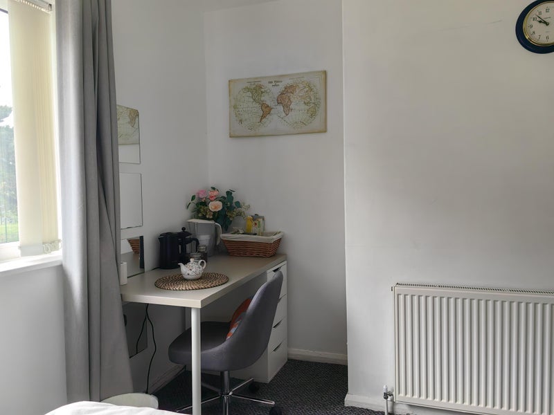 Room Crossacres Road in Manchester