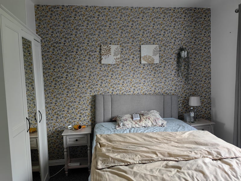 Room Crossacres Road in Manchester