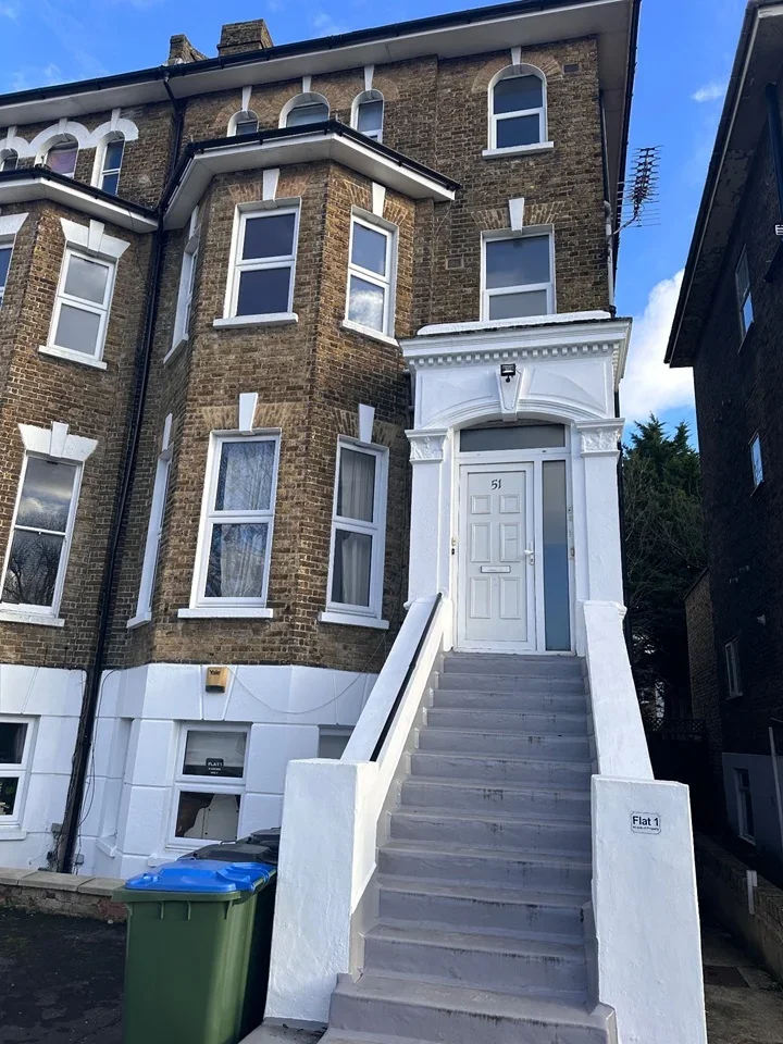 Flat Footscray Road in Greater London