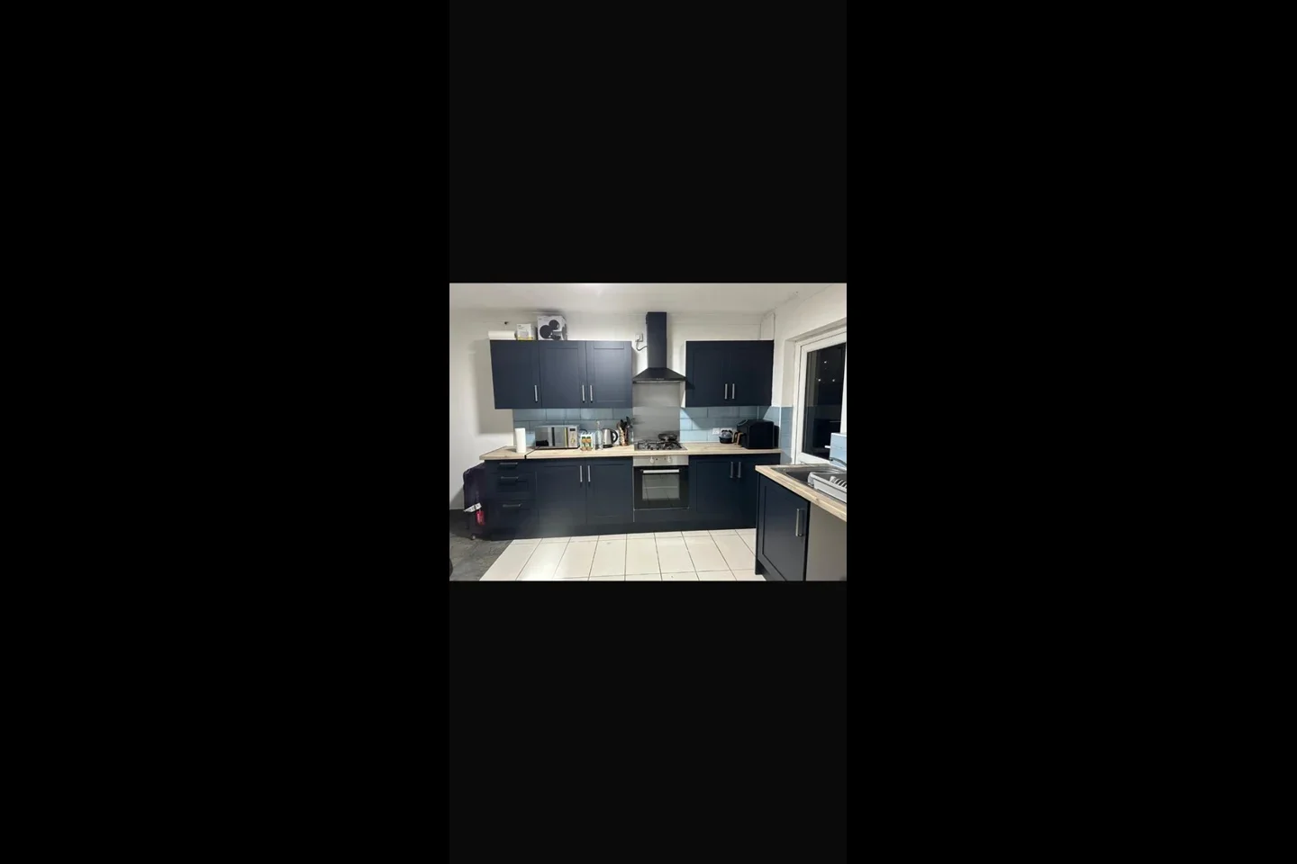 Room Charlton Crescent in Greater London