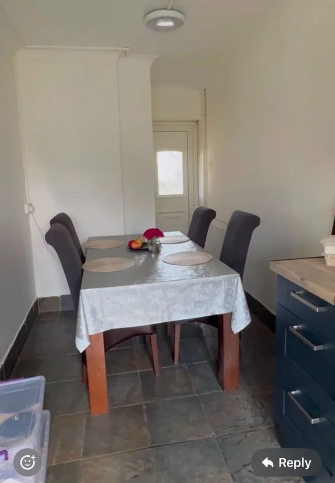 Room Charlton Crescent in Greater London