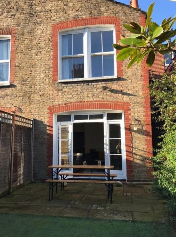 Room Crowborough Road in Greater London