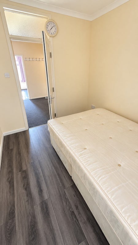 Flat Windsor Road in Greater London