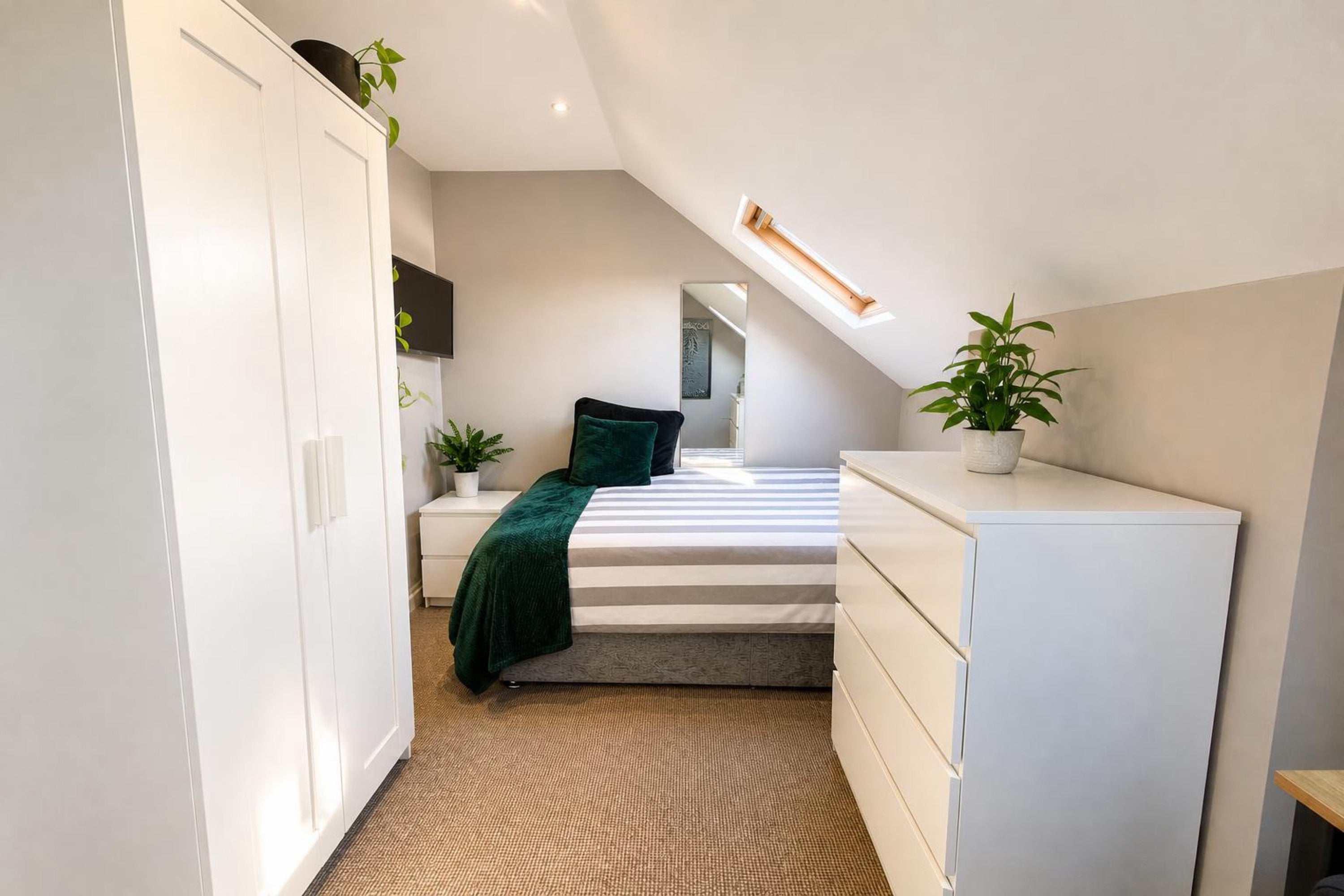 Room Balfour Road in Nottingham
