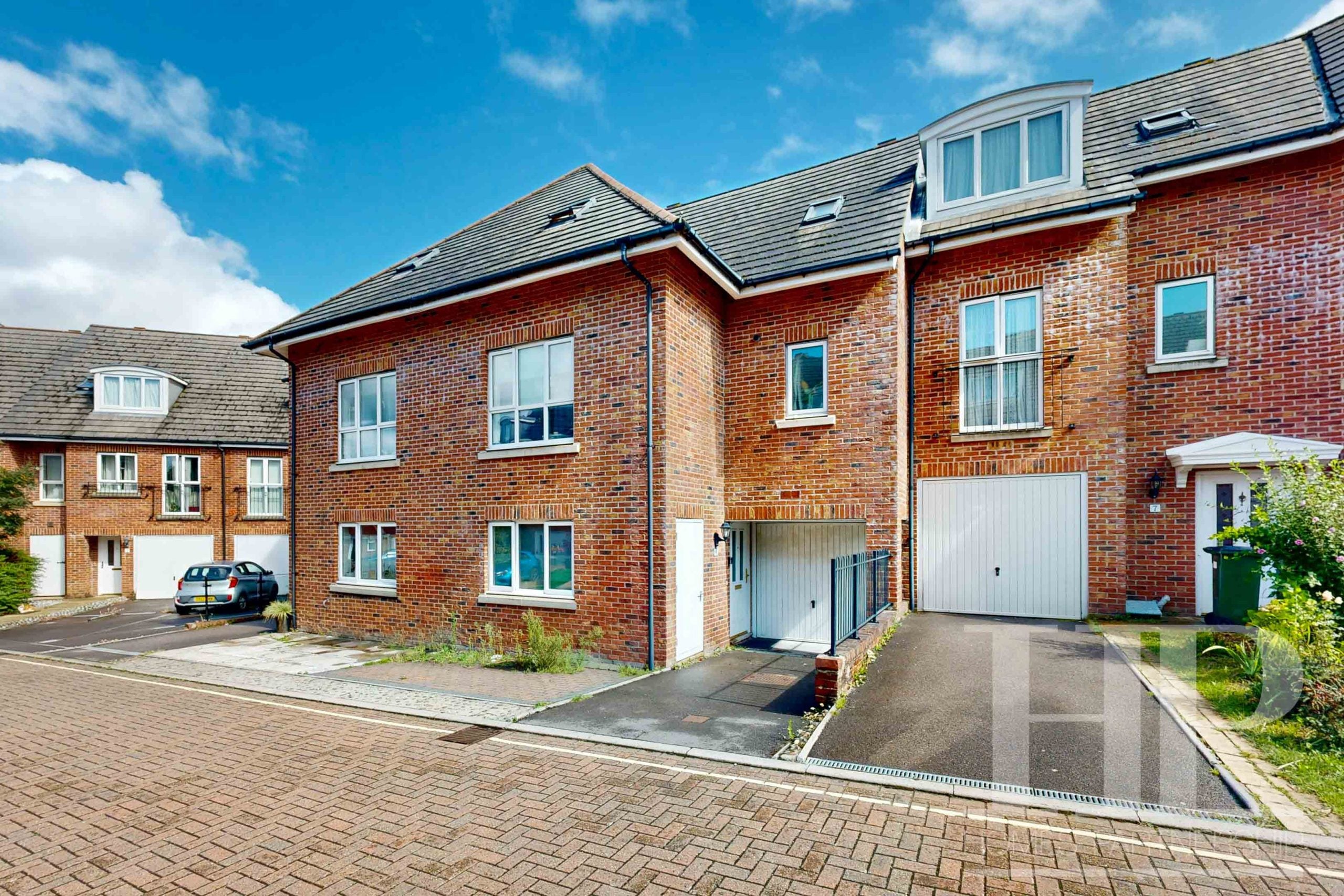 Room Victoria Mews in Crawley