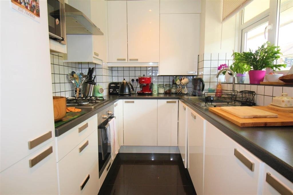 Flat Cortis Road in Greater London