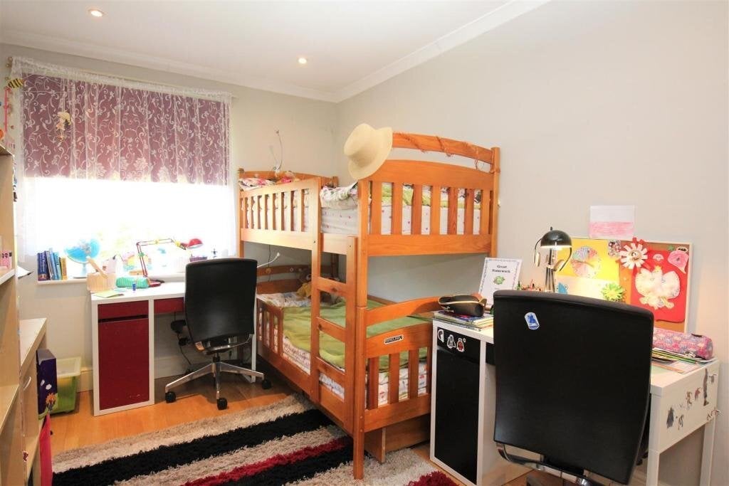 Flat Cortis Road in Greater London