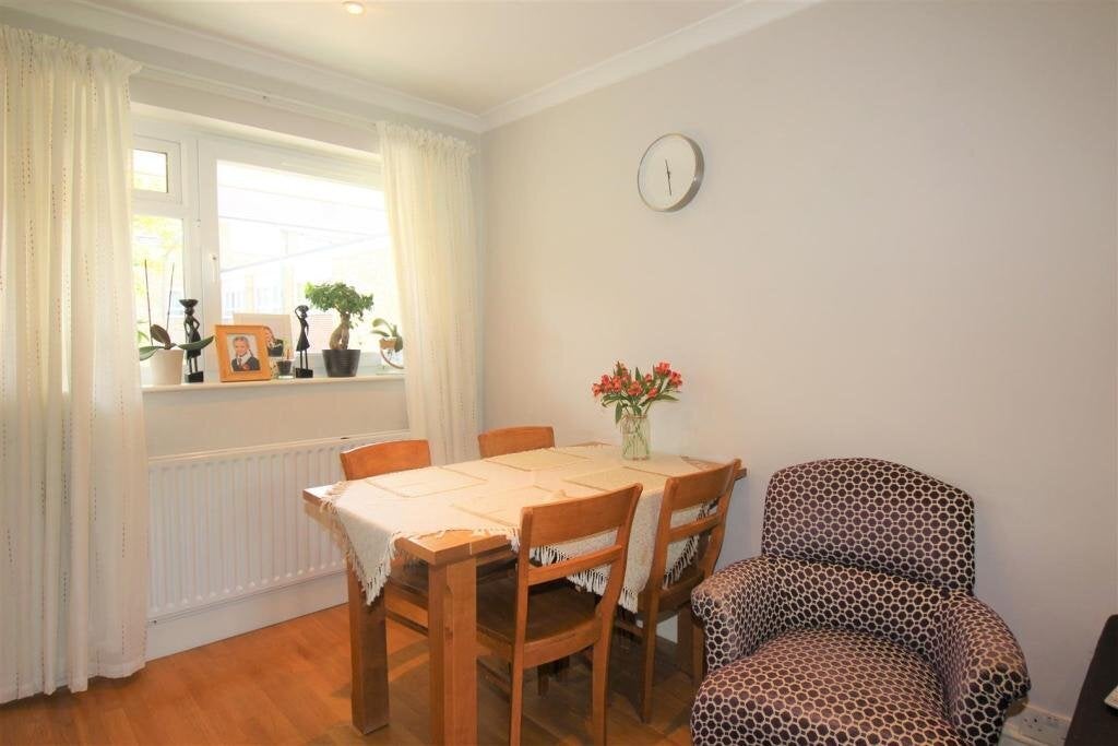 Flat Cortis Road in Greater London