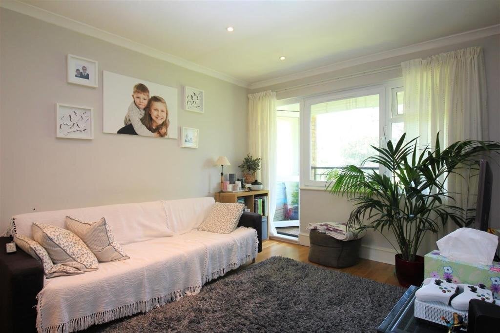 Flat Cortis Road in Greater London