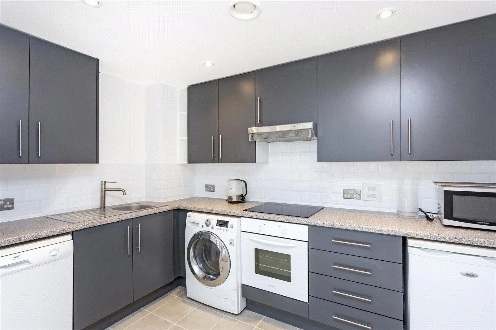 Flat Queenstown Road in Greater London